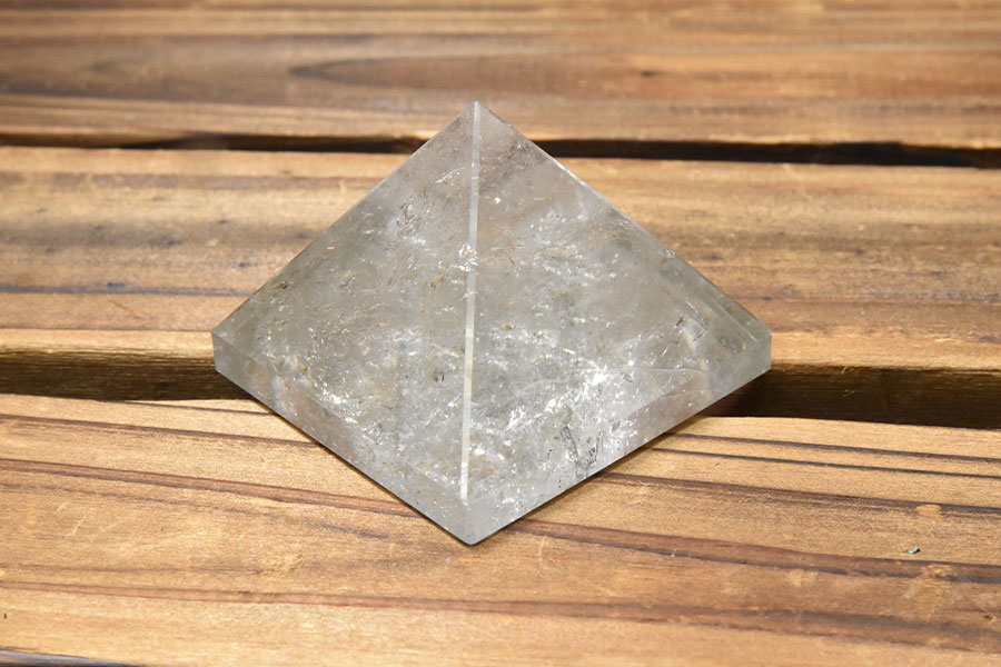 水晶ピラミッド 約60ｇ　No,25565