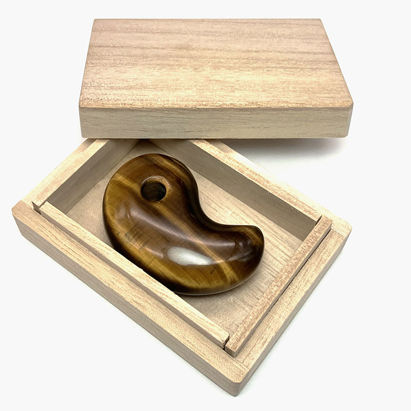 勾玉 タイガーアイ 箱付　No,4033