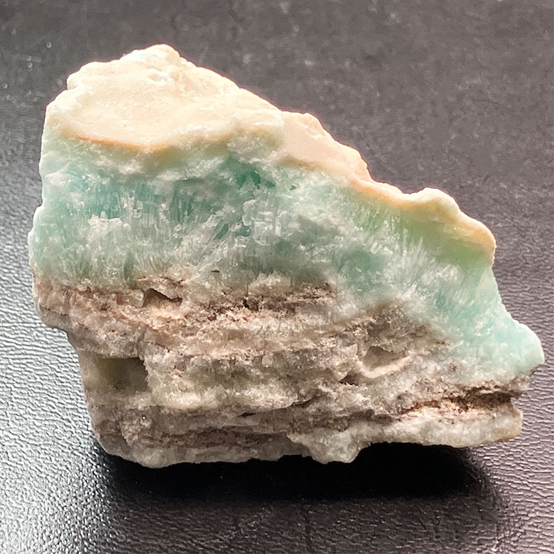 ラフストーン ヘミモルファイト 約150g　No,4043