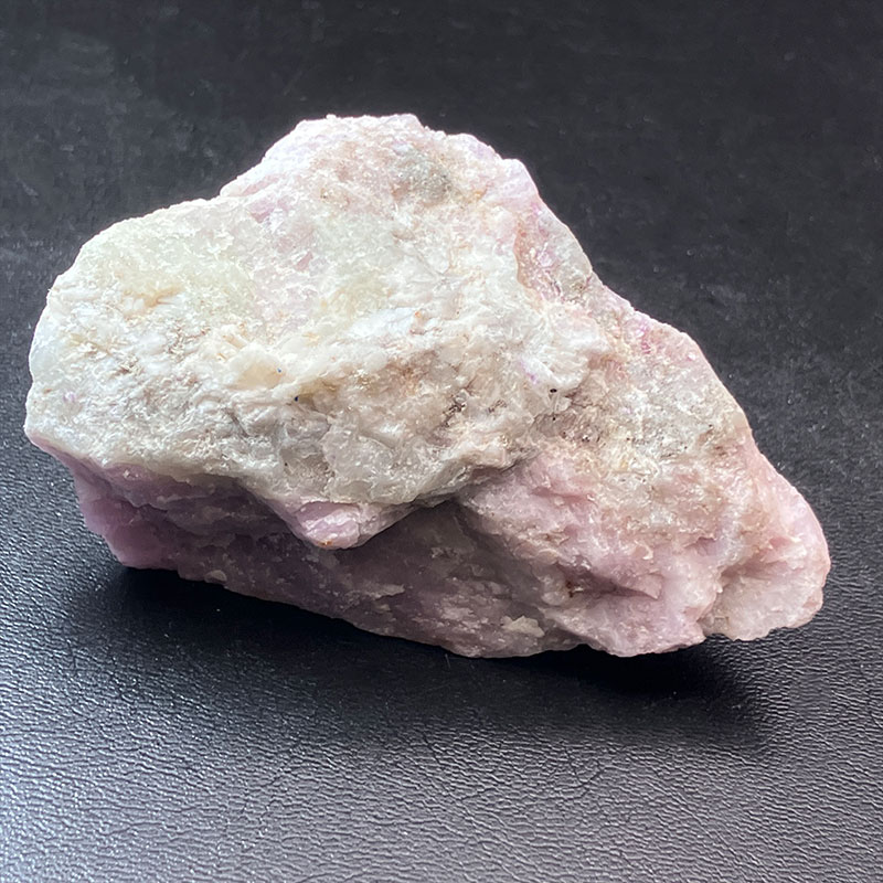 ラフストーン クンツァイト 約300g　No,4049