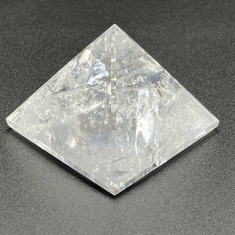 水晶ピラミッド AA 約70g No,2615