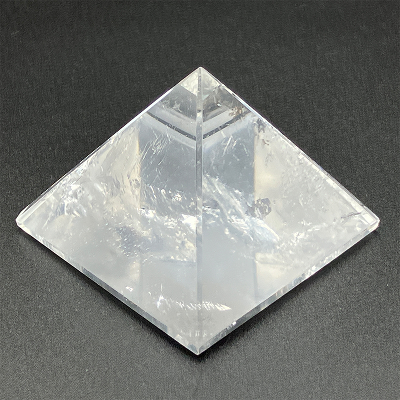 水晶ピラミッド AA 約120g No,2620