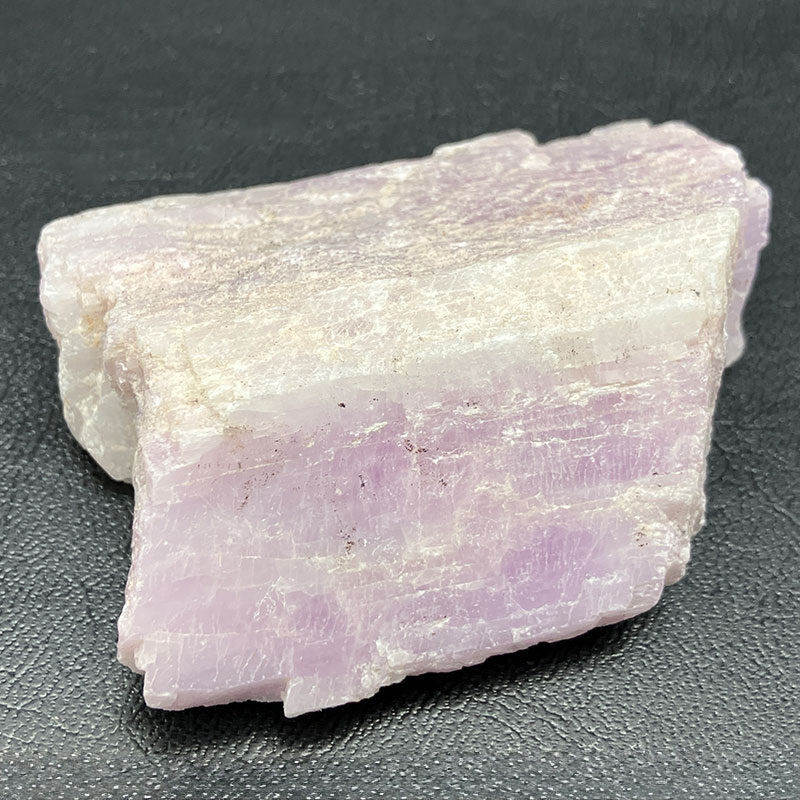 ラフストーン クンツァイト 　約150g　No,4360