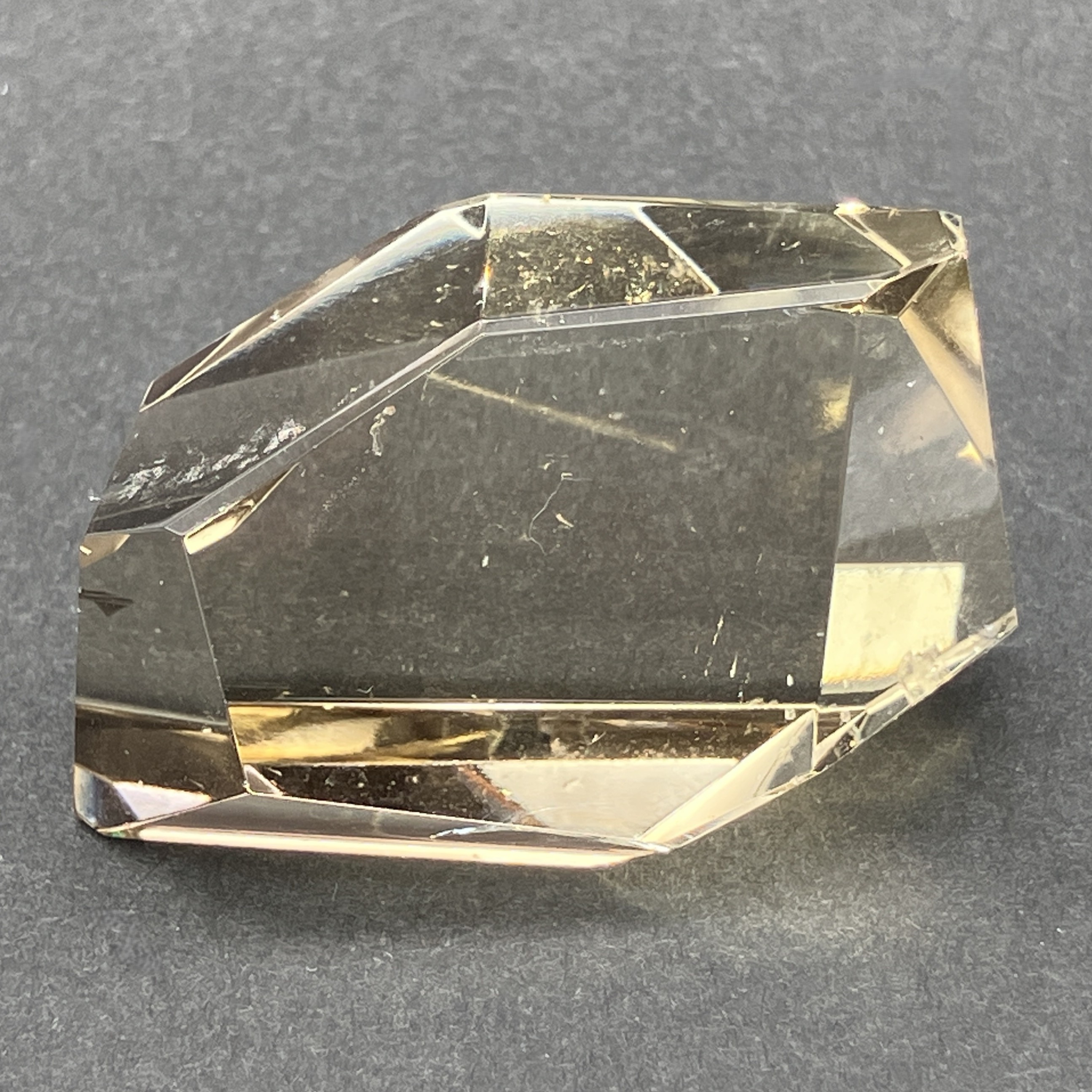 レモン水晶フリーカット　約30g　No,5135