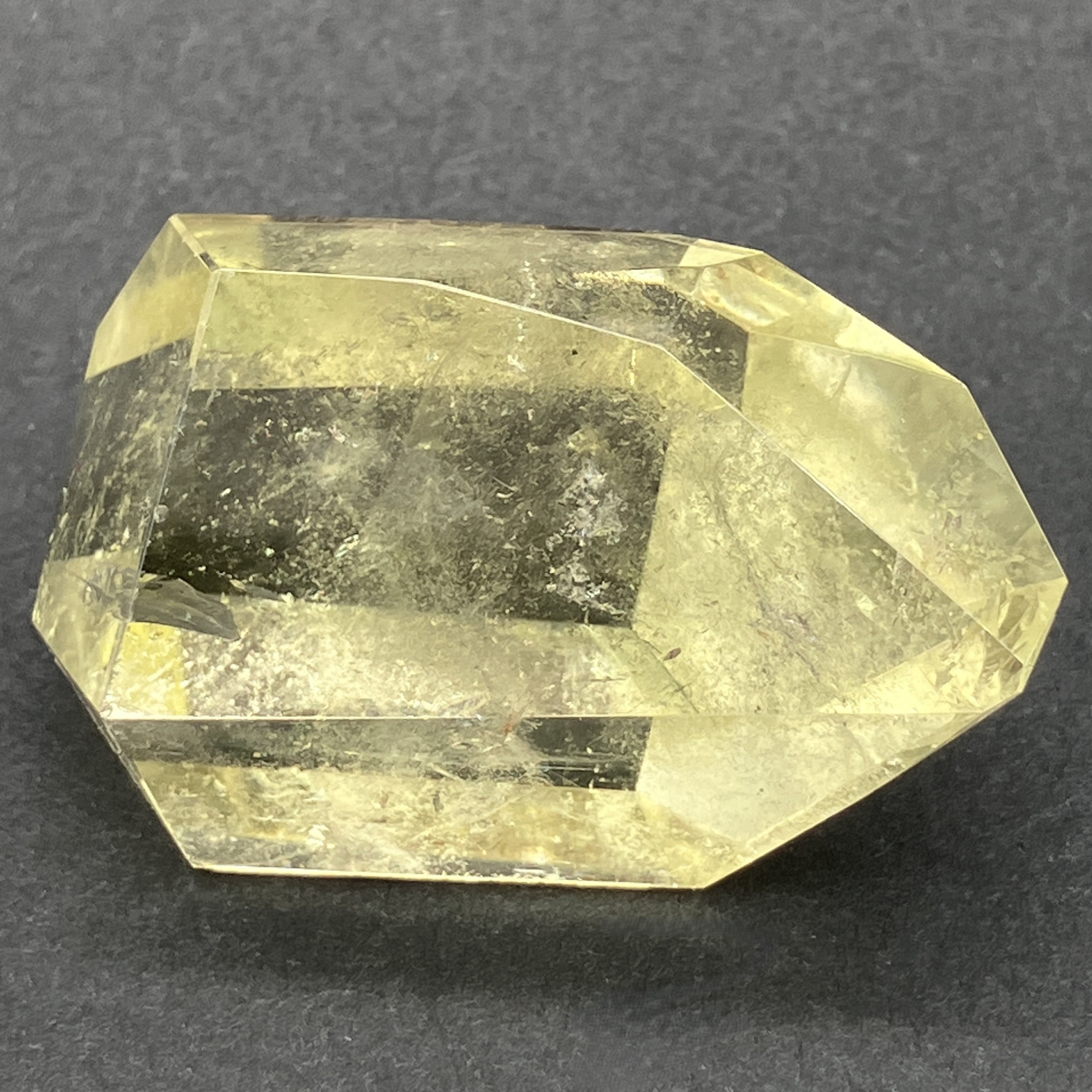 レモン水晶フリーカット　約30g　No,5136