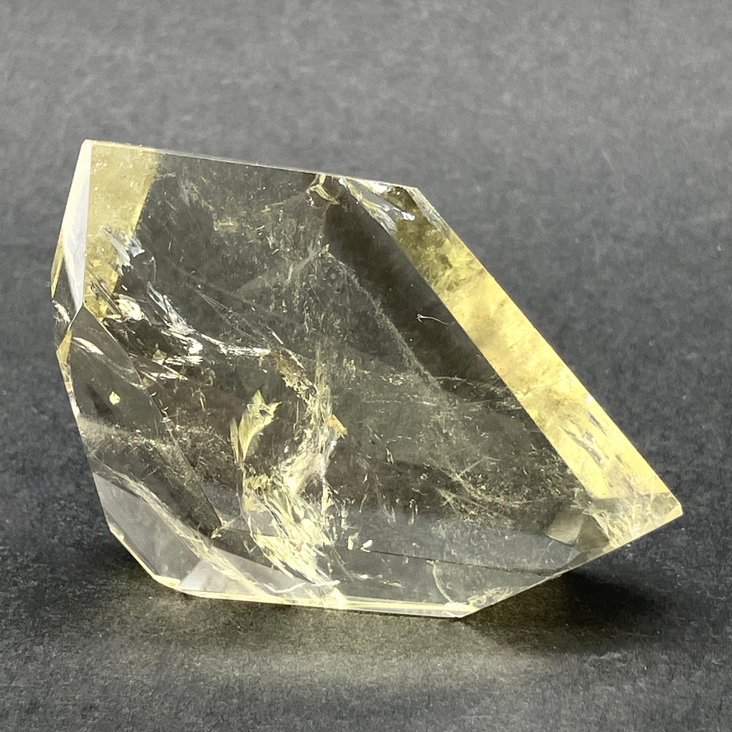 レモン水晶フリーカット　約30g　No,5137